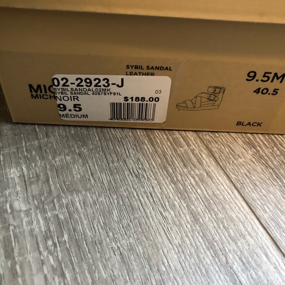 Micheal kors sandals - Picture 2 of 5